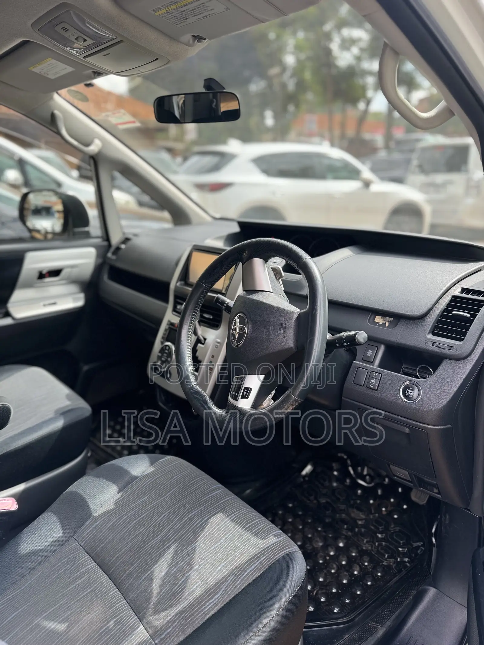 Toyota Noah 2012 White