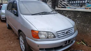 Toyota Ipsum 2000 Silver