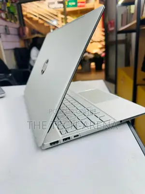New Laptop HP Pavilion 15 8GB Intel Core i5 SSD 256GB
