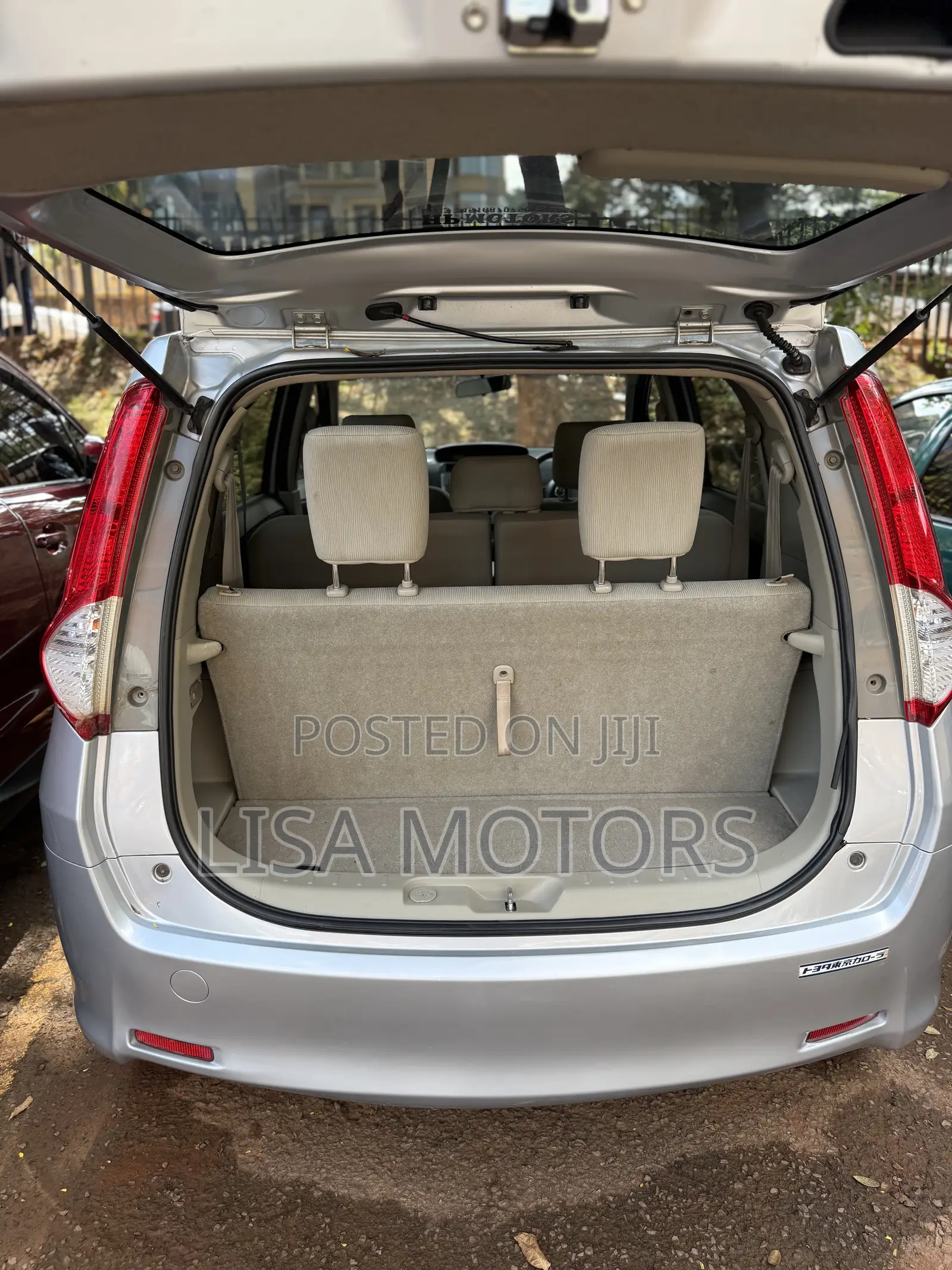 Toyota Passo Sette 1.5 FWD 2009 Silver