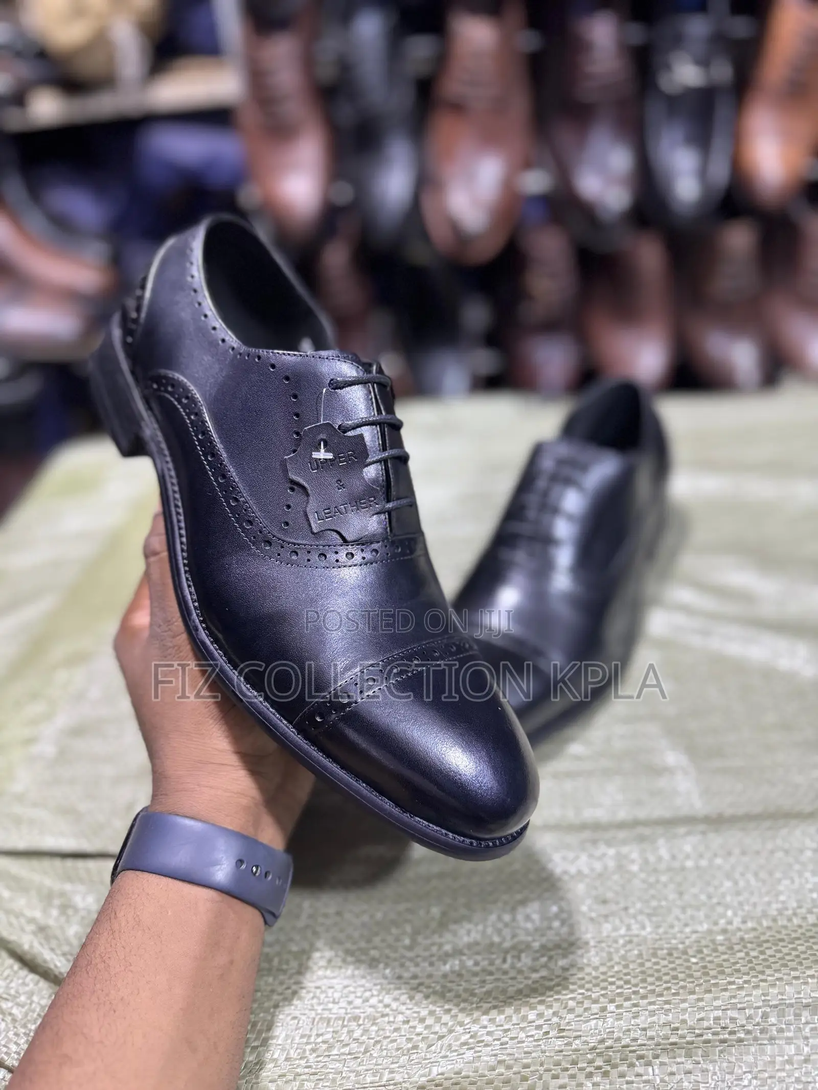 Black Monarch Oxford Leather Gentle