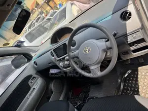 Toyota Sienta 2008 Silver