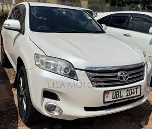 Toyota Vanguard 2011 White