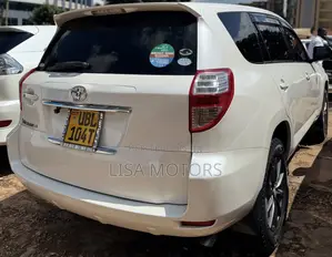 Toyota Vanguard 2011 White