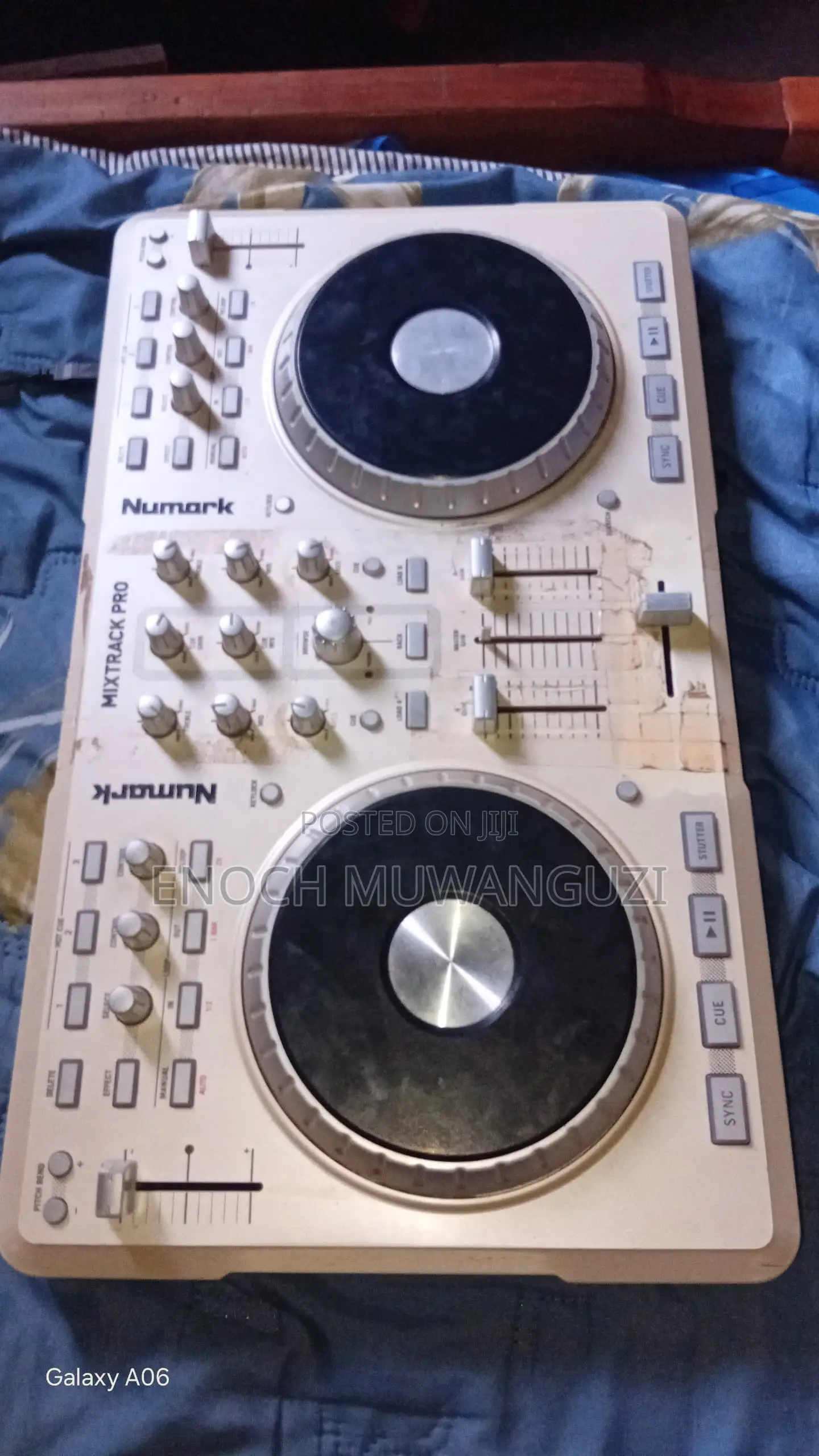Numark Mixtrack Pro 1
