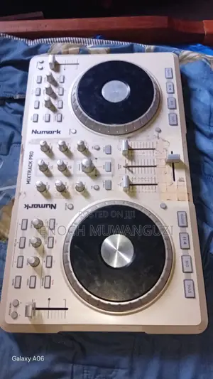 Numark Mixtrack Pro 1