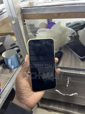 Apple iPhone 11 64 GB Yellow