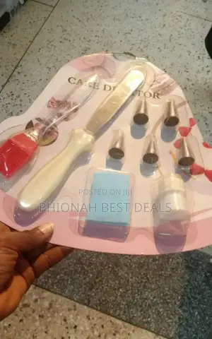 Cake Decorator