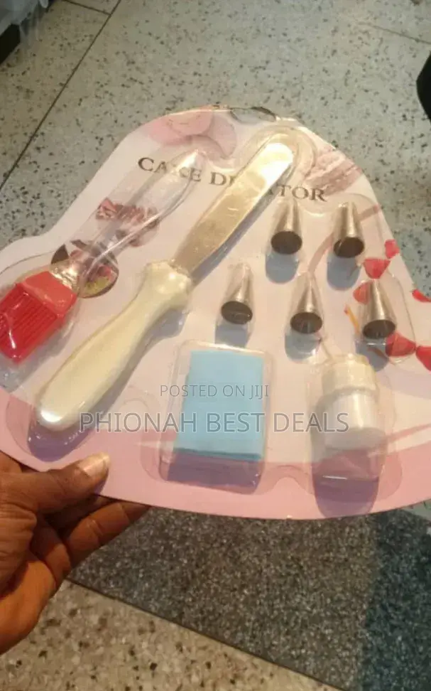 Cake Decorator