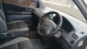 Toyota Ipsum 2000 Silver