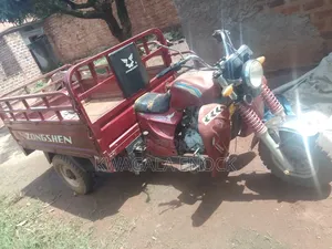 Bajaj Avenger 200 2014 Red