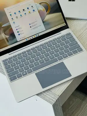 New Laptop Microsoft Surface 8GB Intel Core i7 SSD 256GB