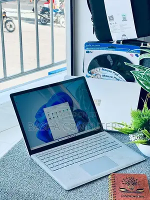 New Laptop Microsoft Surface 8GB Intel Core i7 SSD 256GB