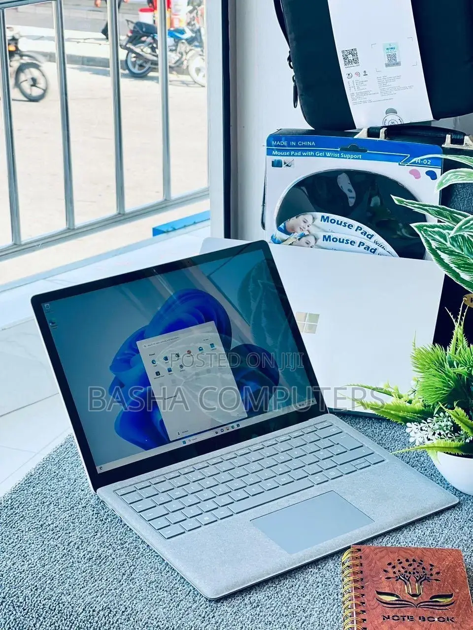 New Laptop Microsoft Surface 8GB Intel Core i7 SSD 256GB