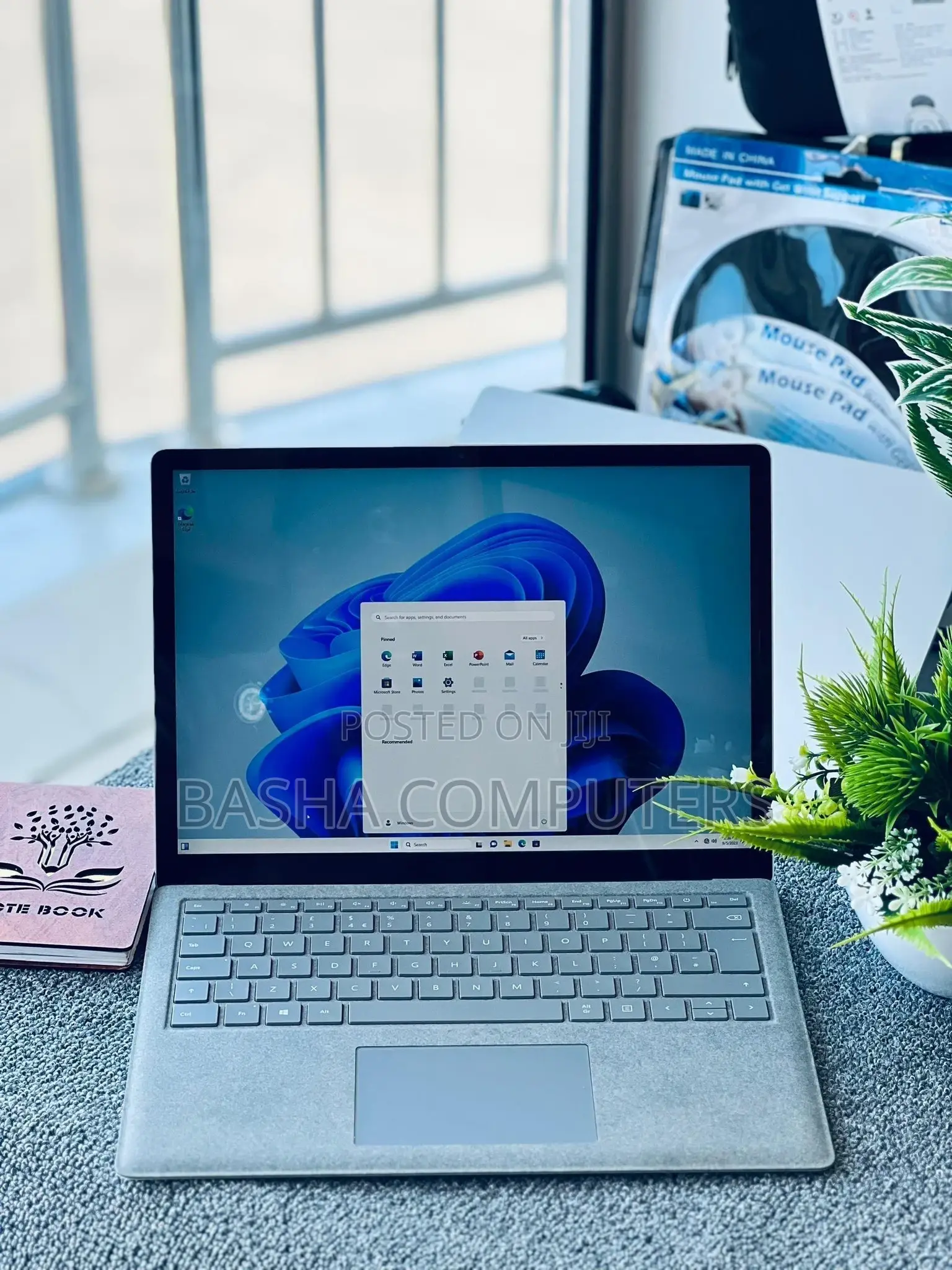 New Laptop Microsoft Surface 8GB Intel Core i7 SSD 256GB