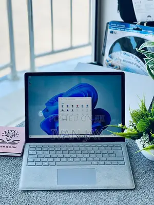 New Laptop Microsoft Surface 8GB Intel Core i7 SSD 256GB