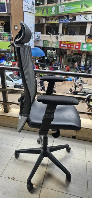 Mesh and Leather Executive Office Chair With Headrest