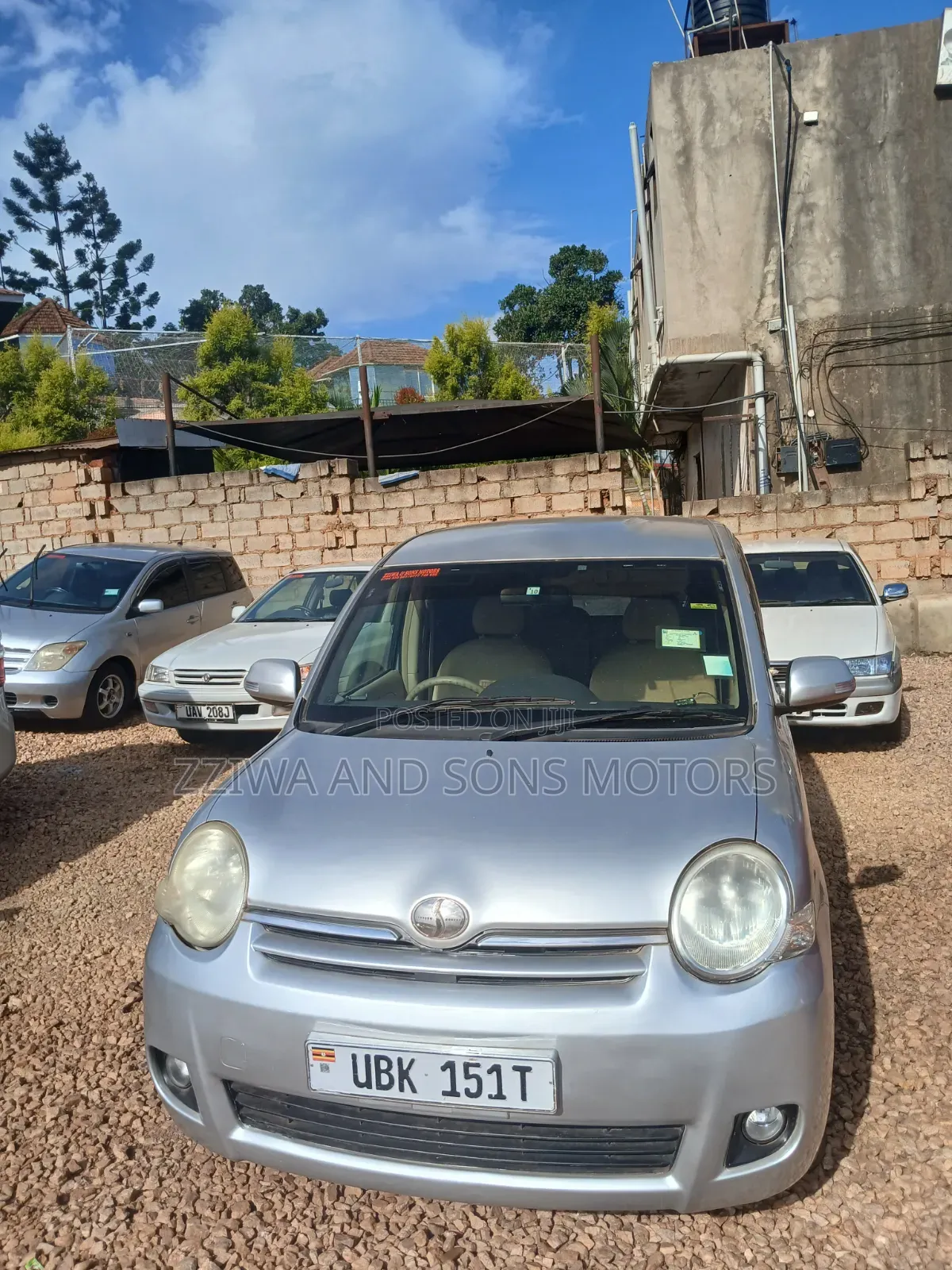 Toyota Sienta SV Premium 2014 Silver