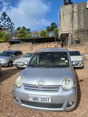 Toyota Sienta SV Premium 2014 Silver