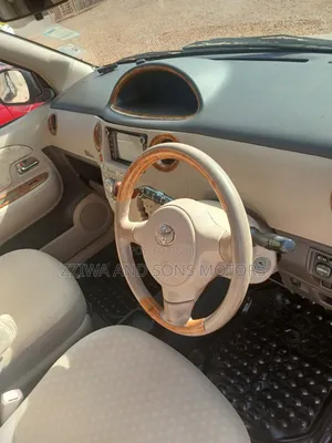 Toyota Sienta SV Premium 2014 Silver
