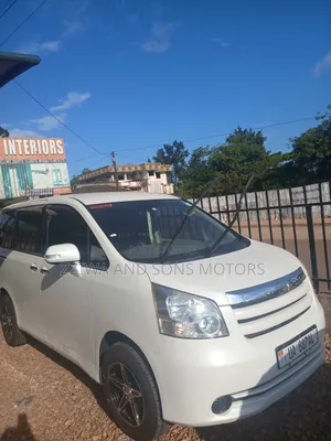 Toyota Noah 2009 White