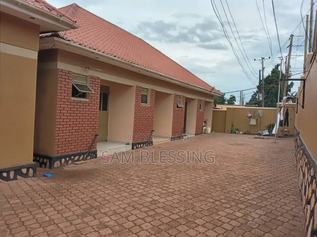 7bdrm Chalet in Kireka Biira Sentema, Central Division for sale