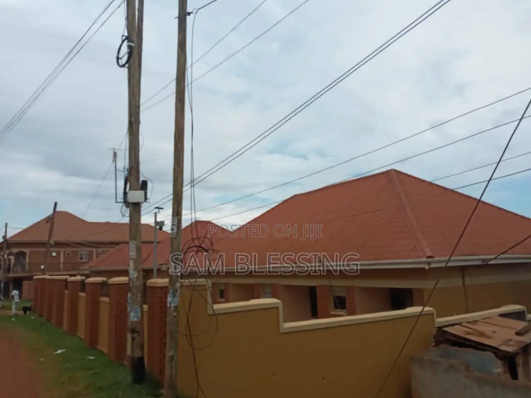 7bdrm Chalet in Kireka Biira Sentema, Central Division for sale