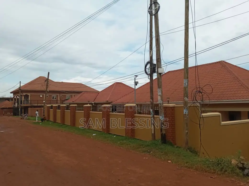 7bdrm Chalet in Kireka Biira Sentema, Central Division for sale