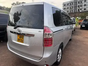 Toyota Noah 2008 Silver
