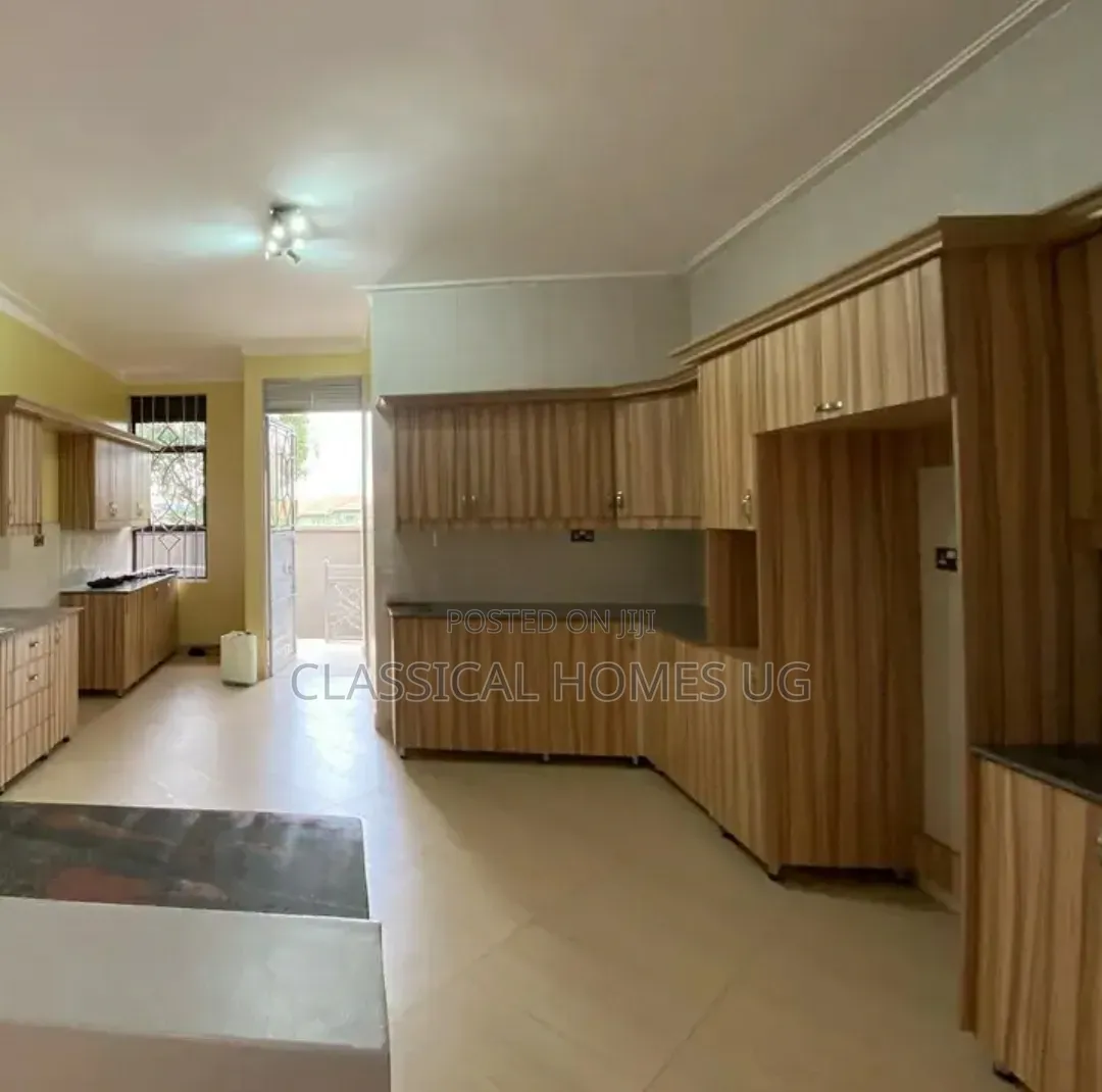 5bdrm Duplex in Lubowa Entebbe Road, Central Division for rent