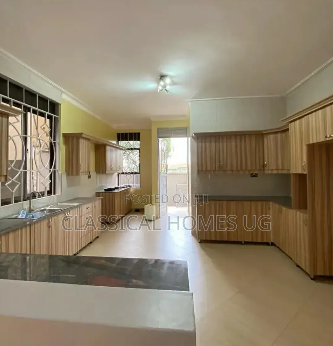 5bdrm Duplex in Lubowa Entebbe Road, Central Division for rent