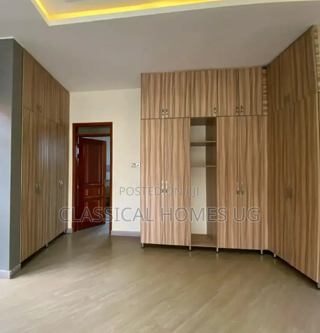 5bdrm Duplex in Lubowa Entebbe Road, Central Division for rent