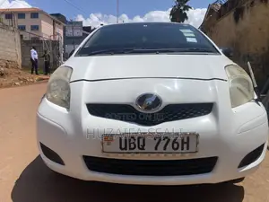 Toyota Vitz 2012 White