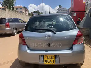 Toyota Vitz 2011 Silver