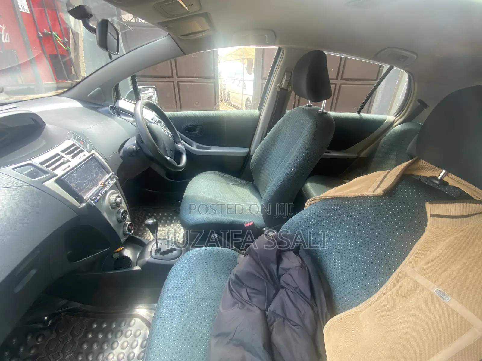 Toyota Vitz 2011 Silver