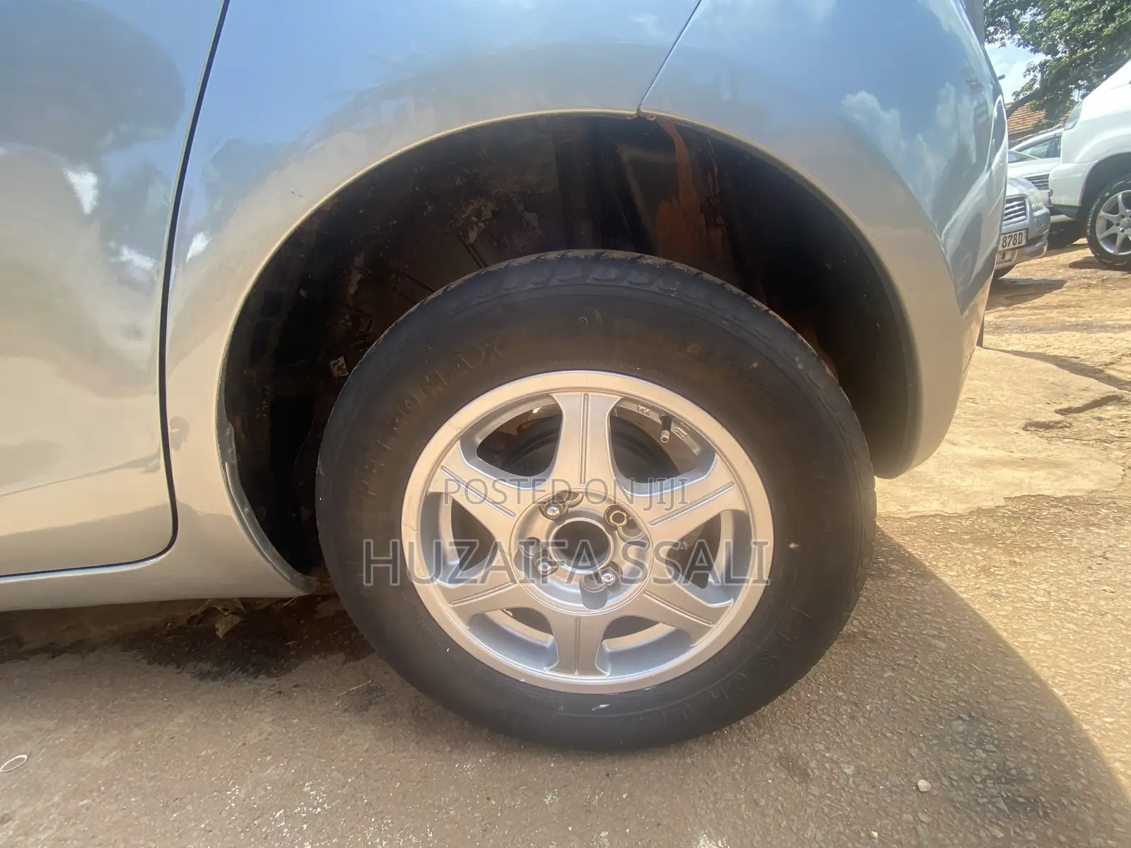Toyota Vitz 2011 Silver