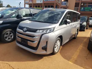 Toyota Noah 2.0 AWD (8 Seater) 2021 Ivory
