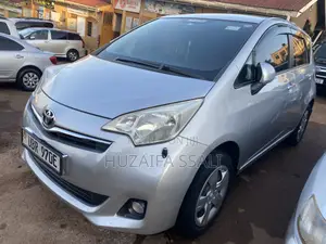 Toyota Ractis 2013 Silver