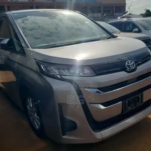 Toyota Noah 2.0 AWD (8 Seater) 2021 Ivory