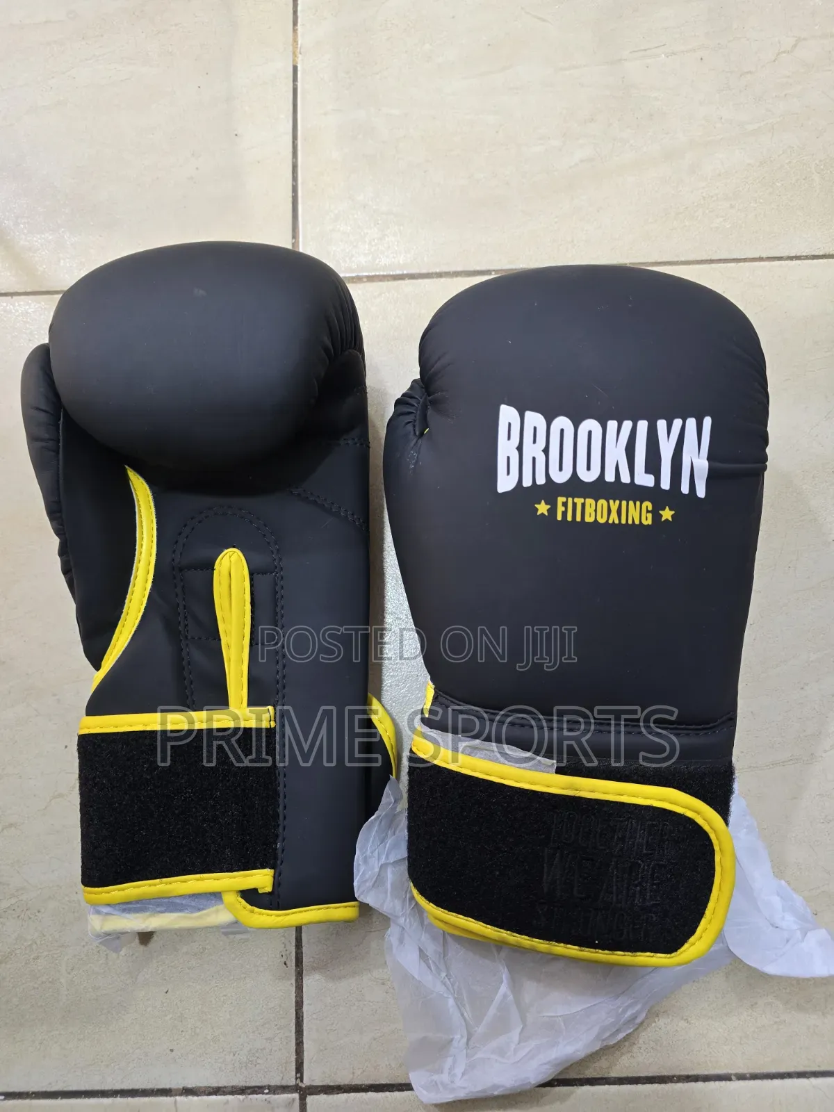 Synthetic Leather Boxing Gloves in Stock