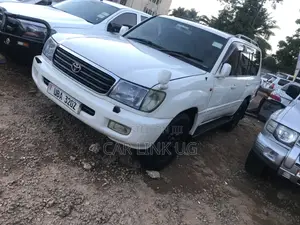 Toyota Land Cruiser 2006 White