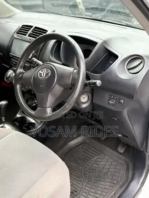 Toyota IST 2008