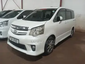 Toyota Noah 2011 White