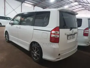 Toyota Noah 2011 White