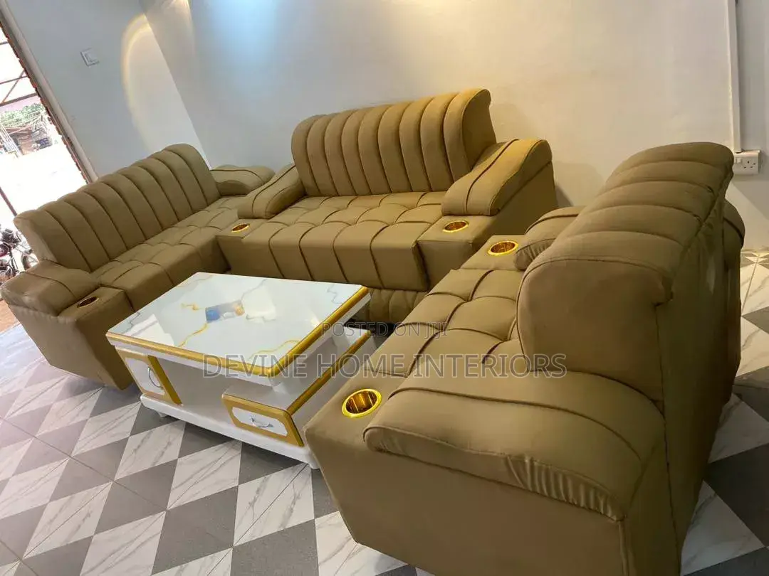 A Beige/Gold Channel-Tufted Sectional Sofat