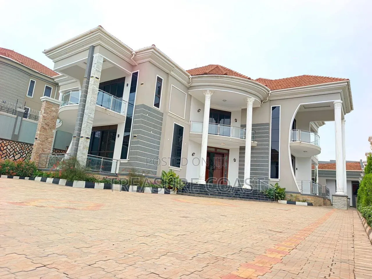 5bdrm Mansion in Kira for sale