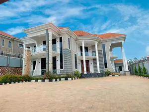 5bdrm Mansion in Kira for sale