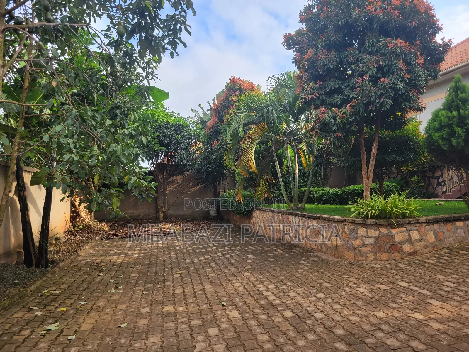 3bdrm House in Lugoba Jinjakaloli, Kawempe for sale