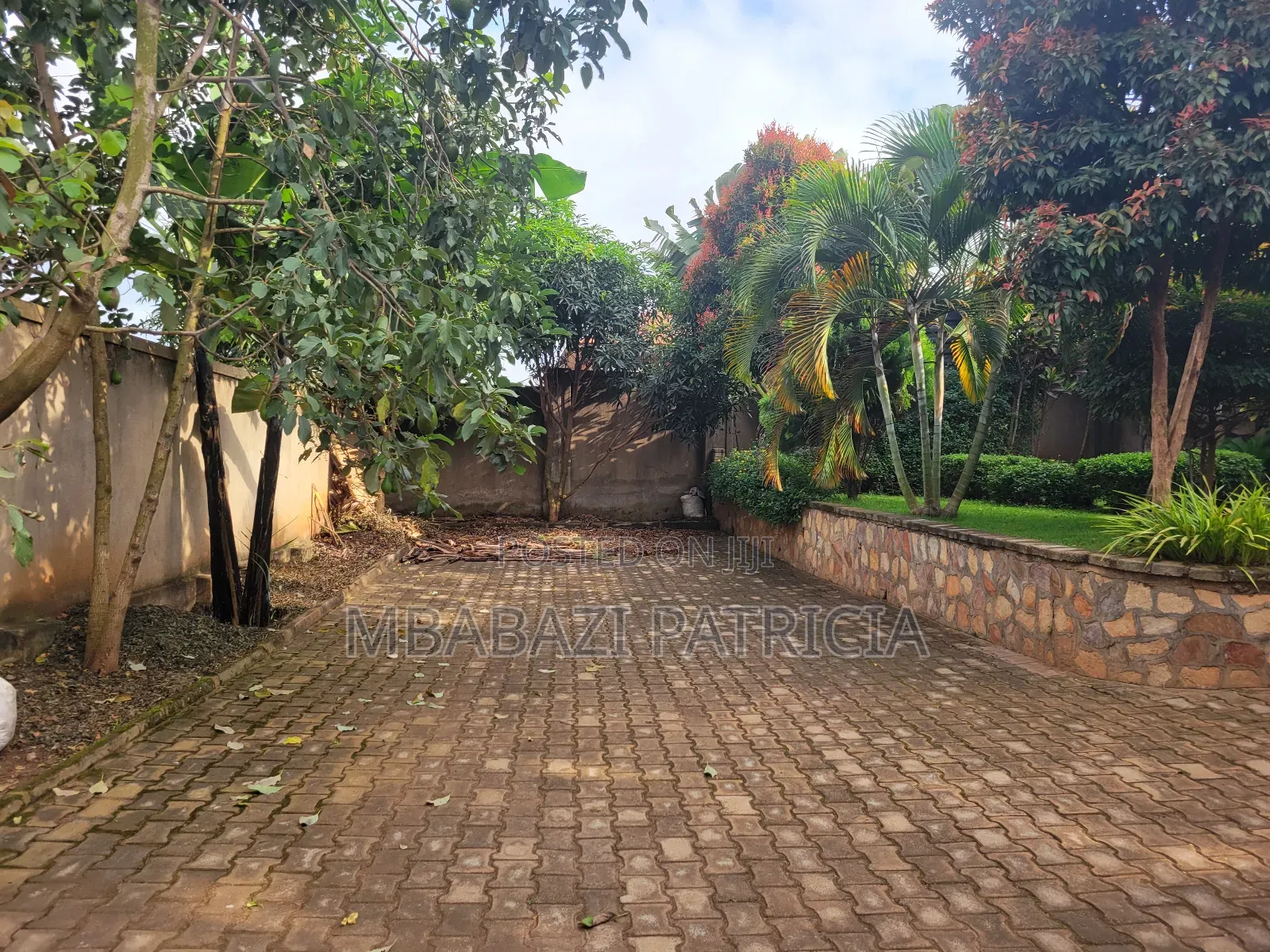 3bdrm House in Lugoba Jinjakaloli, Kawempe for sale