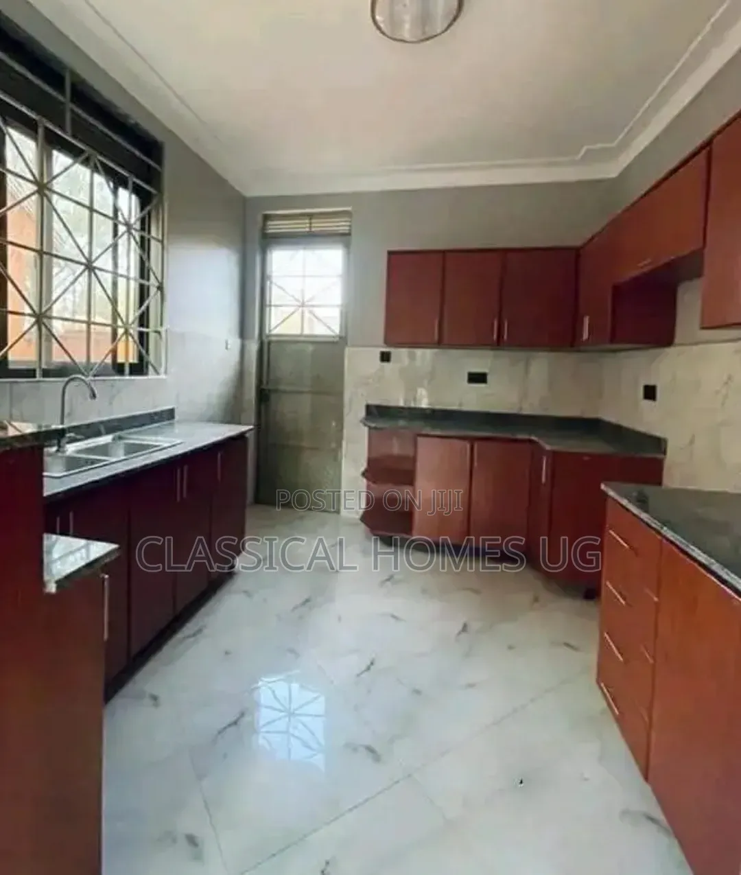 5bdrm Duplex in Kitintale, Central Division for rent